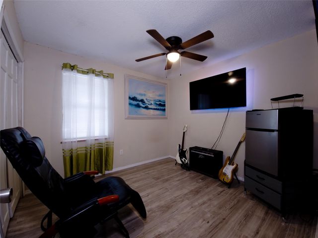 911 Brazos ST, Lockhart, TX 78644