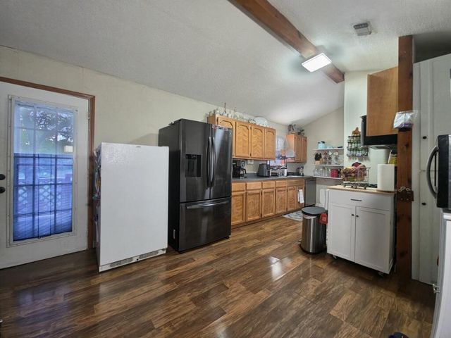 911 Brazos ST, Lockhart, TX 78644