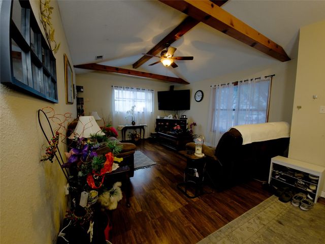 911 Brazos ST, Lockhart, TX 78644