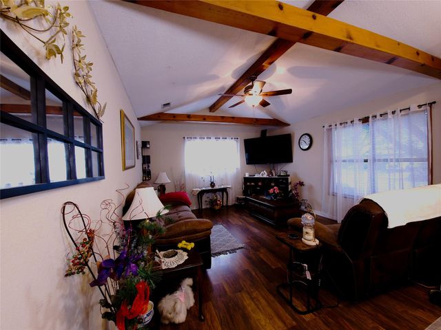 911 Brazos ST, Lockhart, TX 78644