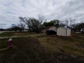 911 Brazos ST, Lockhart, TX 78644