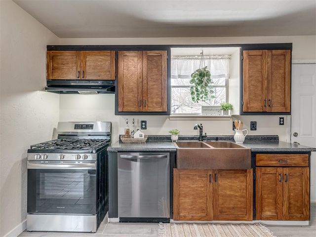 1317 S Miles Avenue, El Reno, OK 73036