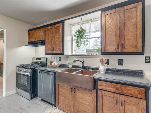 1317 S Miles Avenue, El Reno, OK 73036