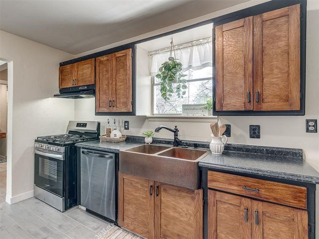 1317 S Miles Avenue, El Reno, OK 73036
