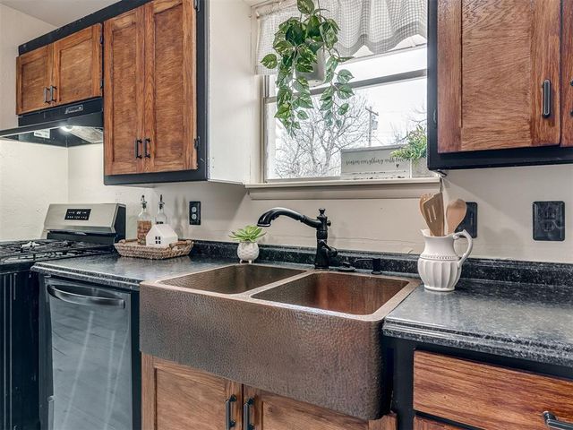 1317 S Miles Avenue, El Reno, OK 73036