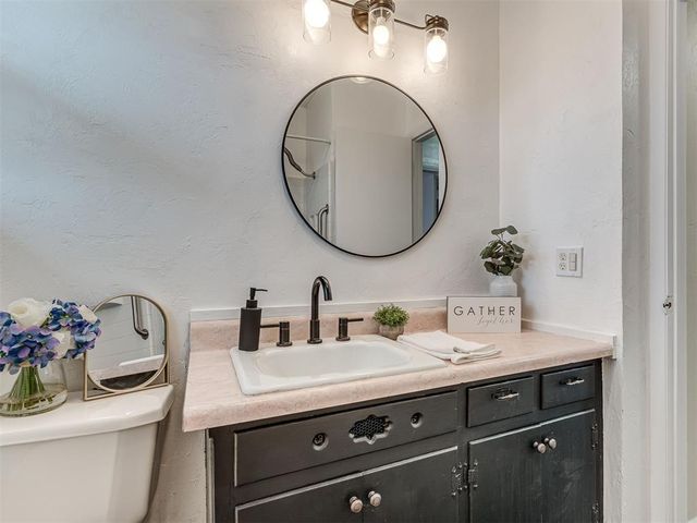 1317 S Miles Avenue, El Reno, OK 73036