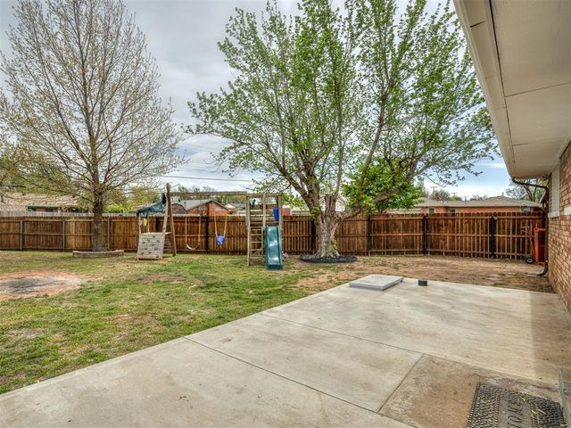 1317 S Miles Avenue, El Reno, OK 73036