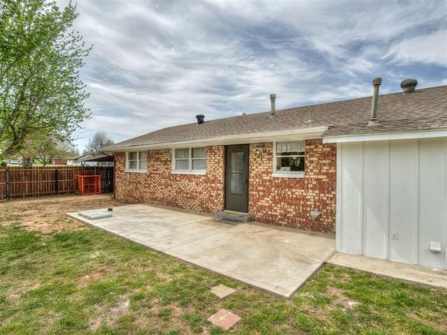 1317 S Miles Avenue, El Reno, OK 73036