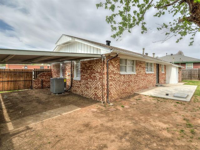 1317 S Miles Avenue, El Reno, OK 73036