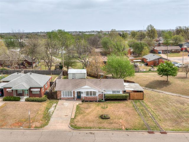 1317 S Miles Avenue, El Reno, OK 73036