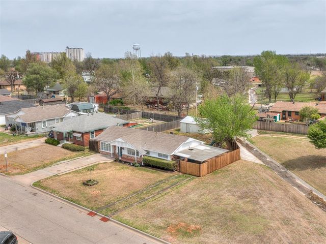 1317 S Miles Avenue, El Reno, OK 73036
