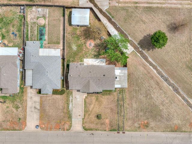 1317 S Miles Avenue, El Reno, OK 73036