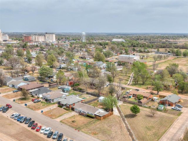 1317 S Miles Avenue, El Reno, OK 73036