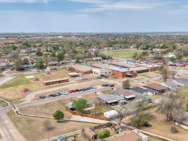 1317 S Miles Avenue, El Reno, OK 73036