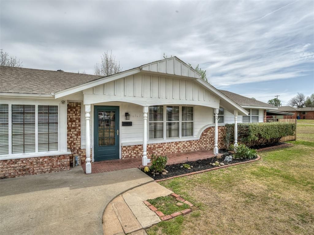 1317 S Miles Avenue, El Reno, OK 73036