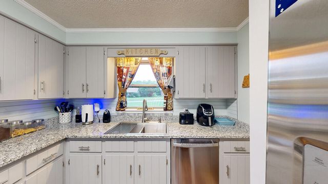 2111 Granada Drive, Dothan, AL 36303