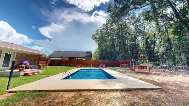 2111 Granada Drive, Dothan, AL 36303