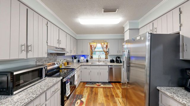 2111 Granada Drive, Dothan, AL 36303