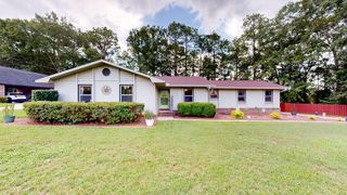 2111 Granada Drive, Dothan, AL 36303