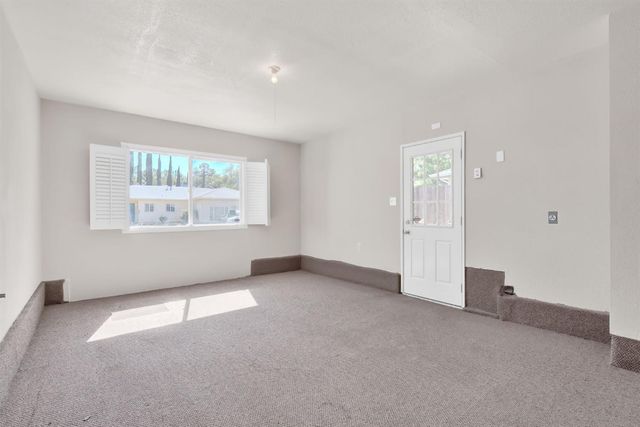 2400 Gwen Dr, Sacramento, CA 95825