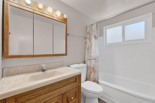 2400 Gwen Dr, Sacramento, CA 95825