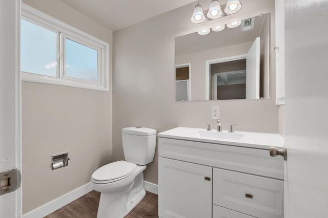 2400 Gwen Dr, Sacramento, CA 95825