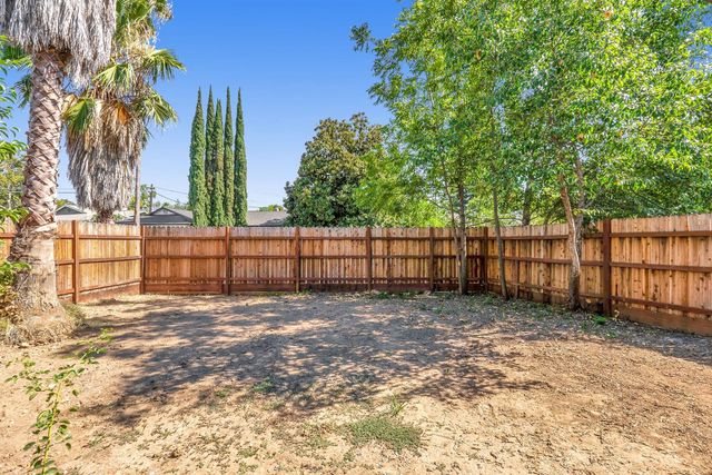 2400 Gwen Dr, Sacramento, CA 95825