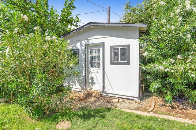 2400 Gwen Dr, Sacramento, CA 95825