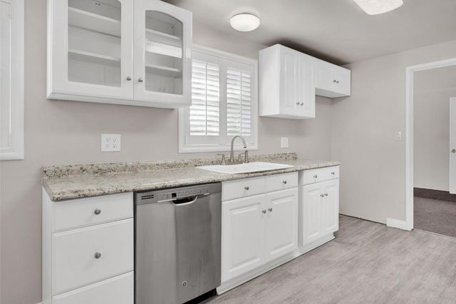 2400 Gwen Dr, Sacramento, CA 95825