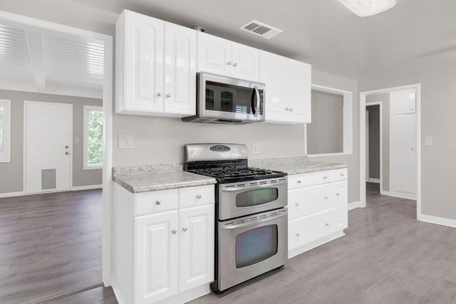 2400 Gwen Dr, Sacramento, CA 95825