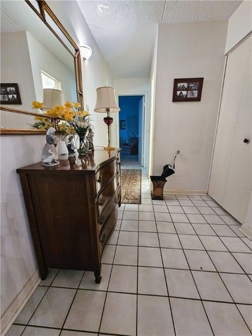 2120 Greentree Rd. 209E, Scott Twp, PA 15220