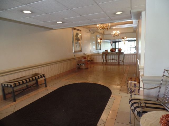 2120 Greentree Rd. 209E, Scott Twp, PA 15220