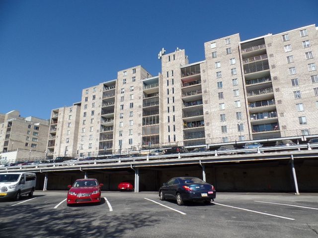 2120 Greentree Rd. 209E, Scott Twp, PA 15220