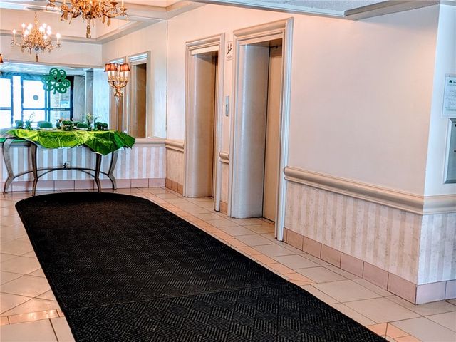 2120 Greentree Rd. 209E, Scott Twp, PA 15220