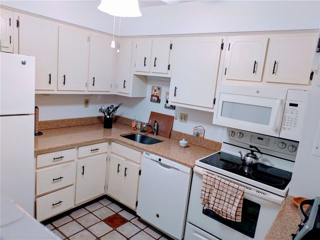 2120 Greentree Rd. 209E, Scott Twp, PA 15220