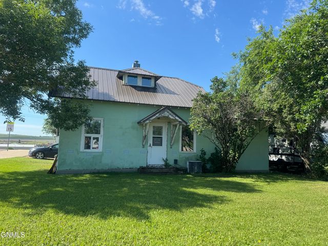 221 Park Avenue E, Watford City, ND 58854 property photo