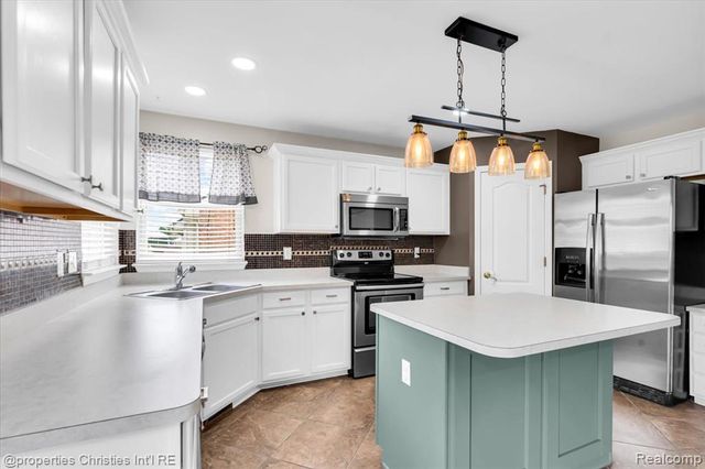 1973 Golfview Lane, Westland, MI 48186
