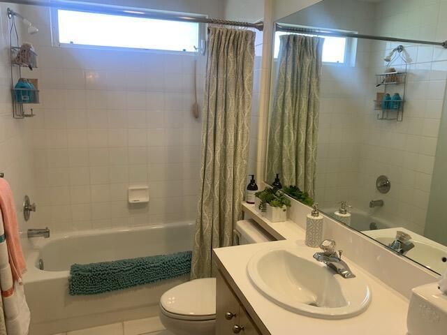 9701 Chapman Oak Court, Palm Beach Gardens, FL 33410