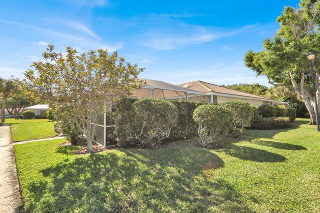 9701 Chapman Oak Court, Palm Beach Gardens, FL 33410