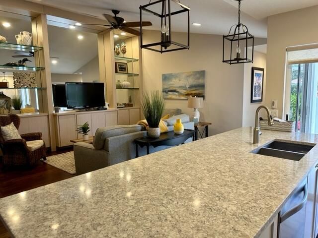 9701 Chapman Oak Court, Palm Beach Gardens, FL 33410