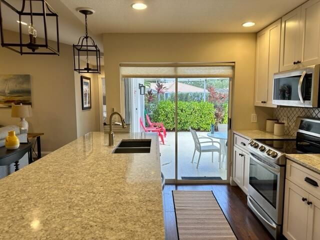 9701 Chapman Oak Court, Palm Beach Gardens, FL 33410