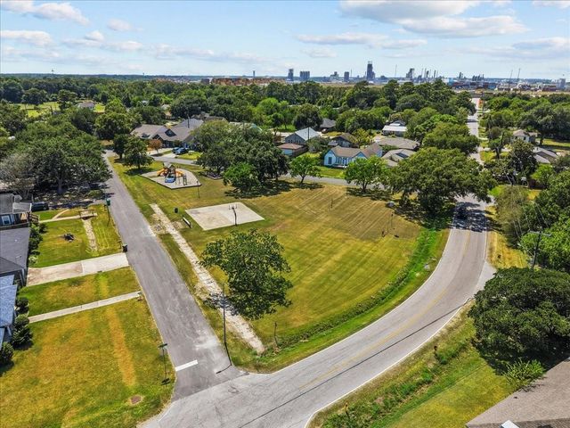 4722 Caroline Street, Seabrook, TX 77586