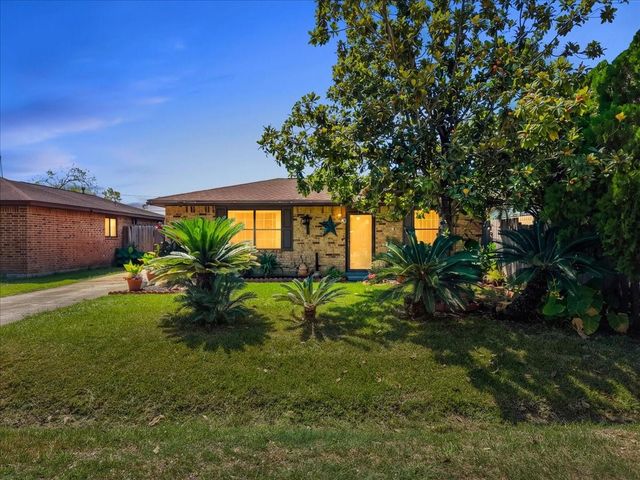 4722 Caroline Street, Seabrook, TX 77586
