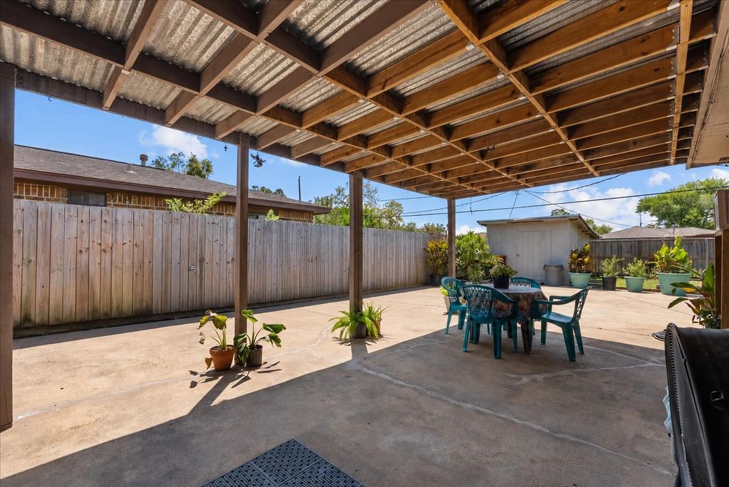 4722 Caroline Street, Seabrook, TX 77586