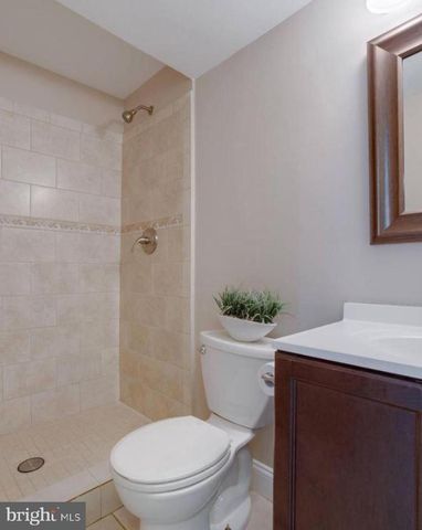 8524 CANTERBURY DR, Annandale, VA 22003