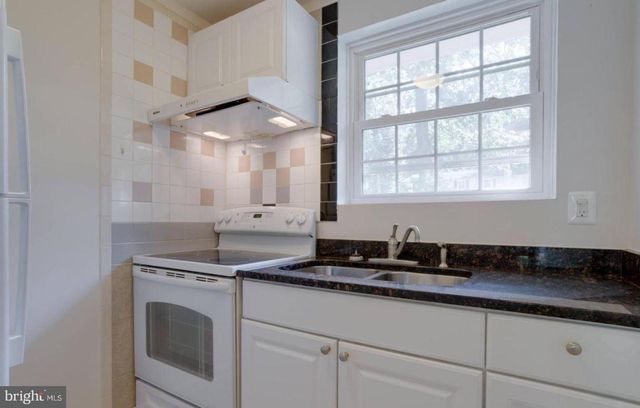 8524 CANTERBURY DR, Annandale, VA 22003