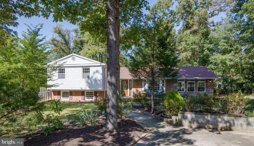 8524 CANTERBURY DR, Annandale, VA 22003