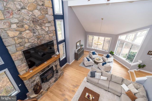 9 SKYVIEW DR, Ivyland, PA 18974