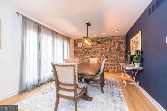 9 SKYVIEW DR, Ivyland, PA 18974