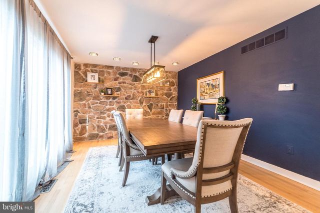 9 SKYVIEW DR, Ivyland, PA 18974